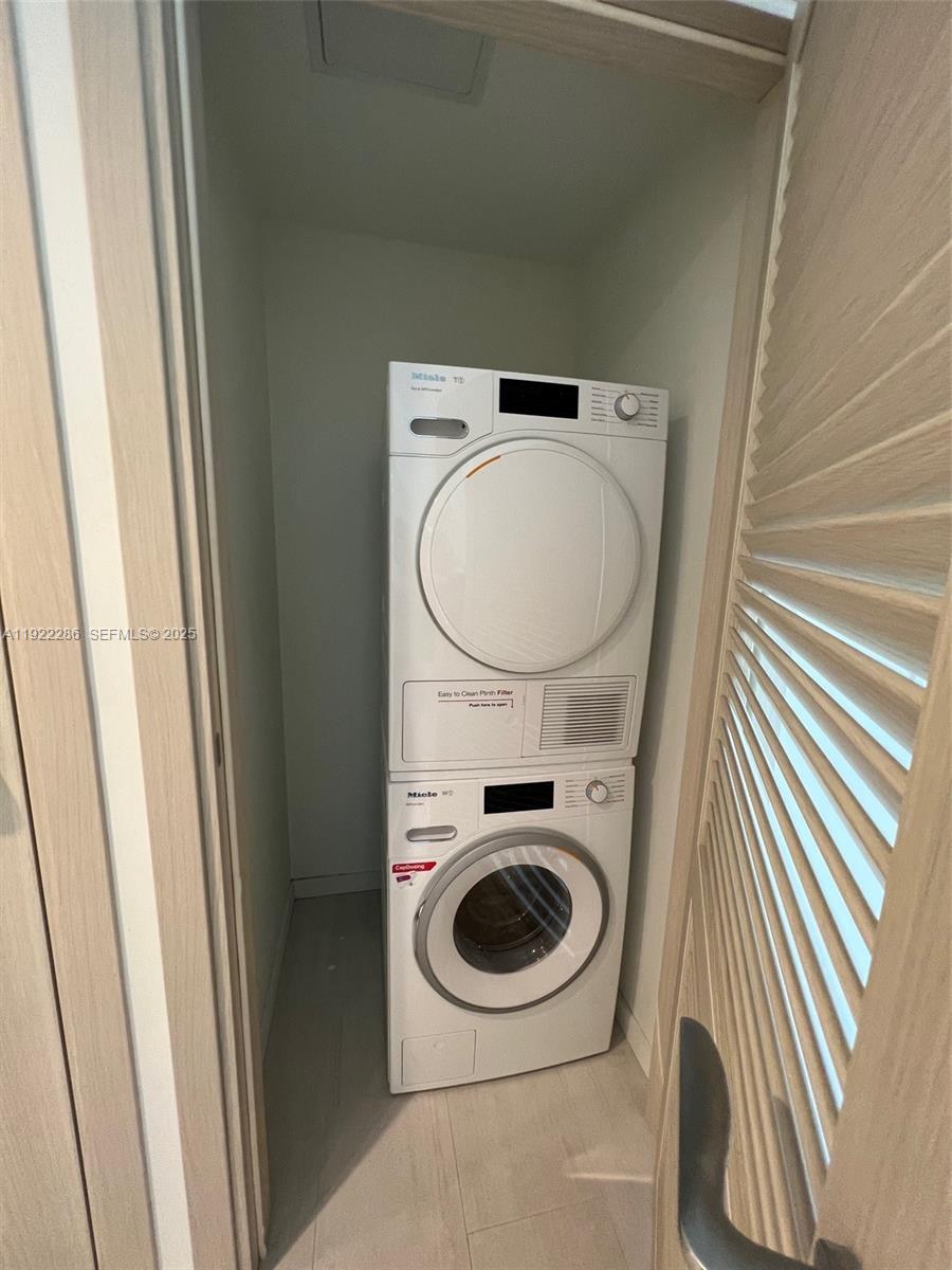 1000 Brickell Plz #3211 Miami, FL 33131