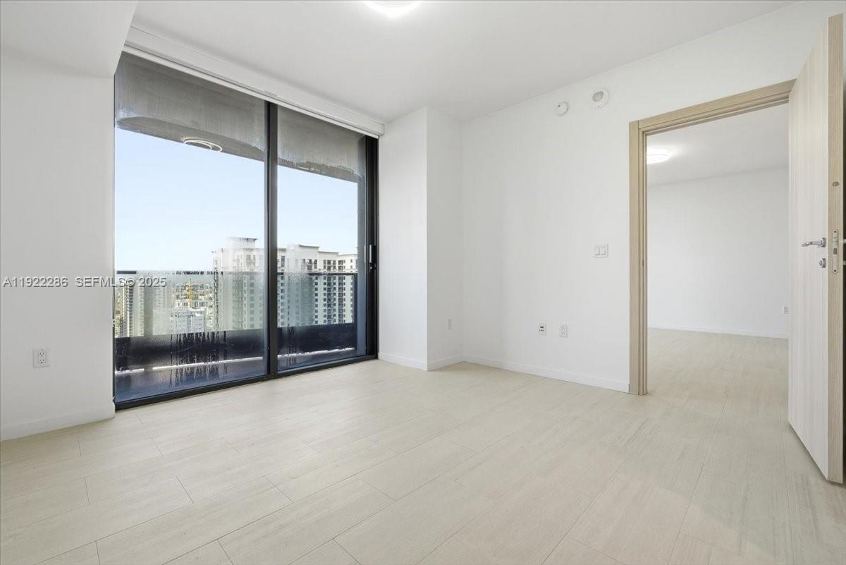 image Brickell Flatiron Condo36