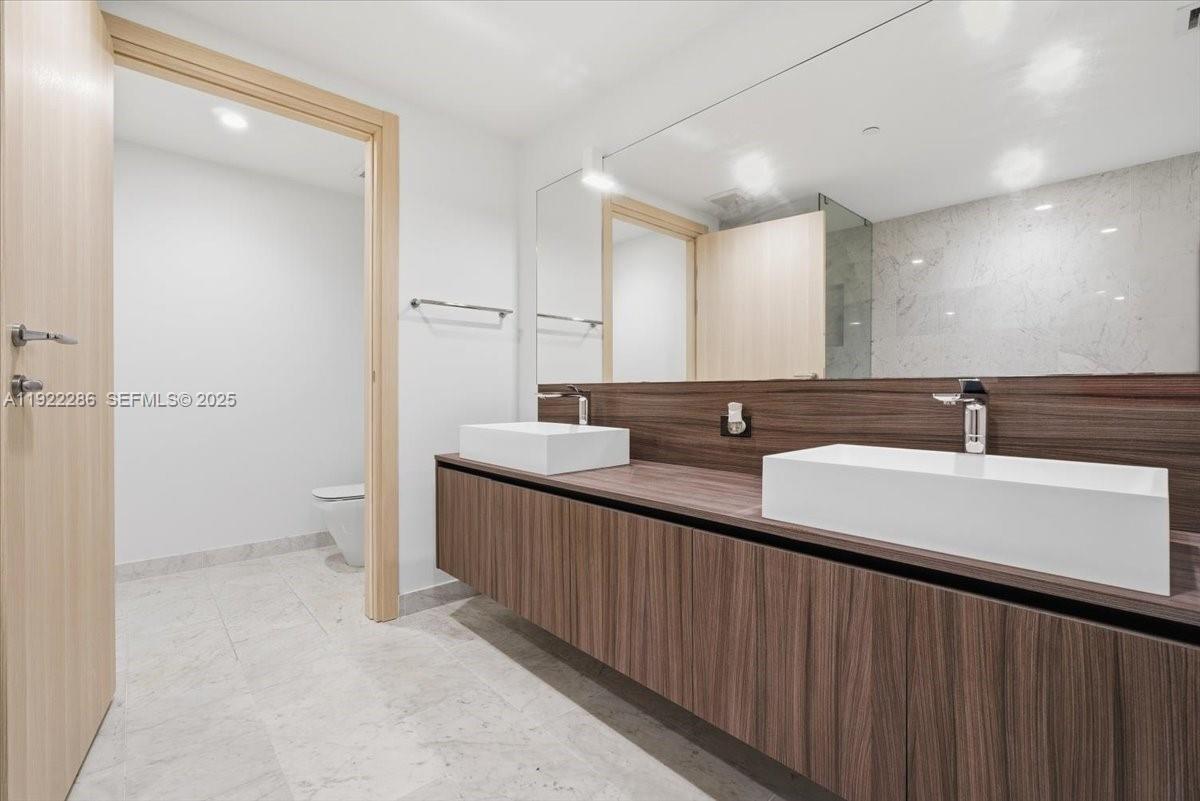 image Brickell Flatiron Condo54