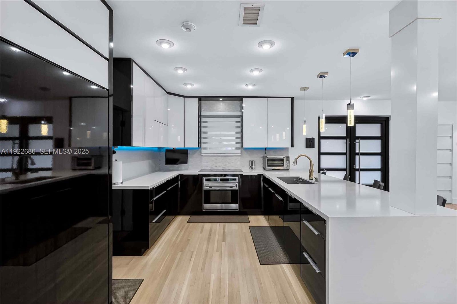 7724 Hawthorne Ave Miami Beach, FL 33141