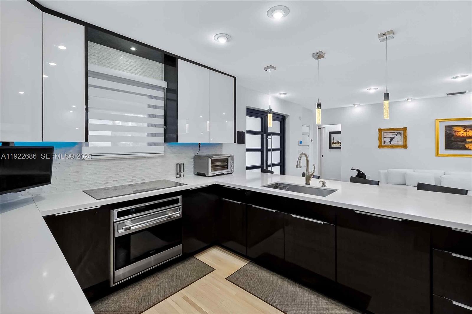 7724 Hawthorne Ave Miami Beach, FL 33141