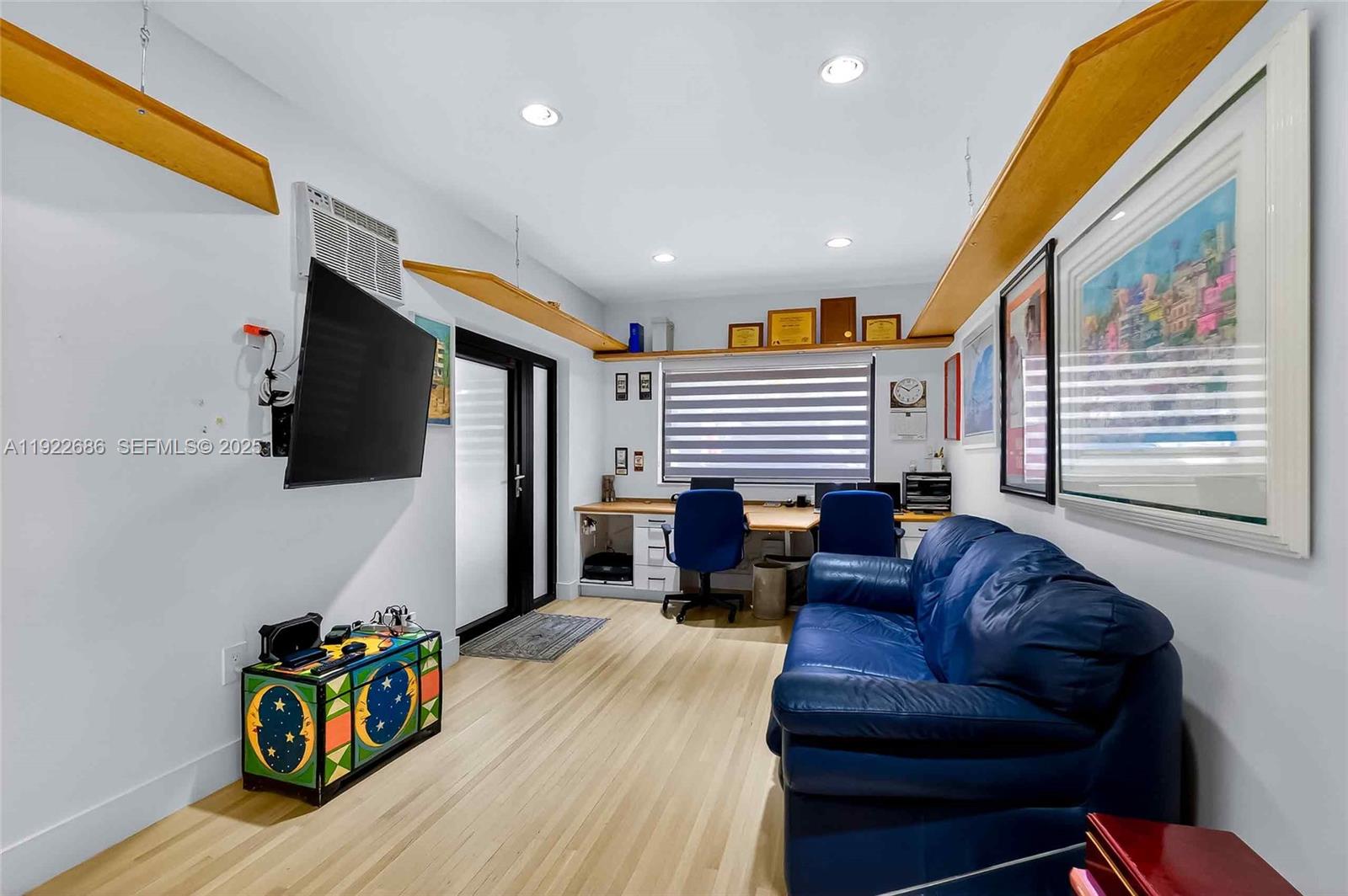 7724 Hawthorne Ave Miami Beach, FL 33141