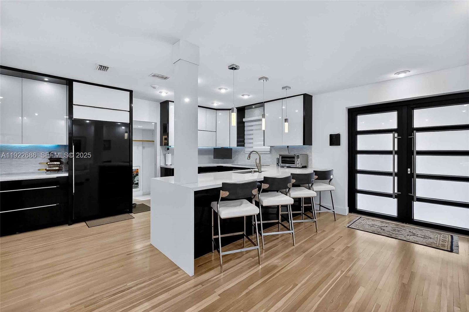 7724 Hawthorne Ave Miami Beach, FL 33141