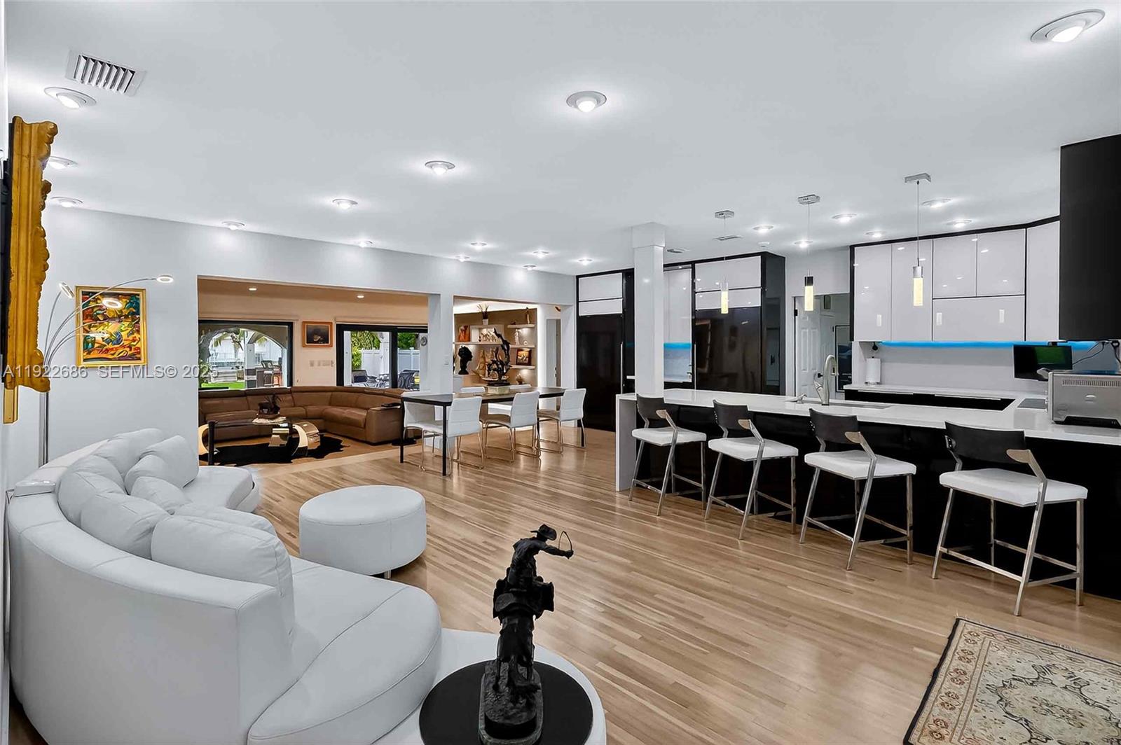 7724 Hawthorne Ave Miami Beach, FL 33141