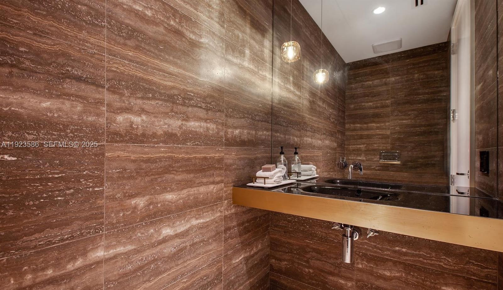 300 Collins Ave #PH2 Miami Beach, FL 33139