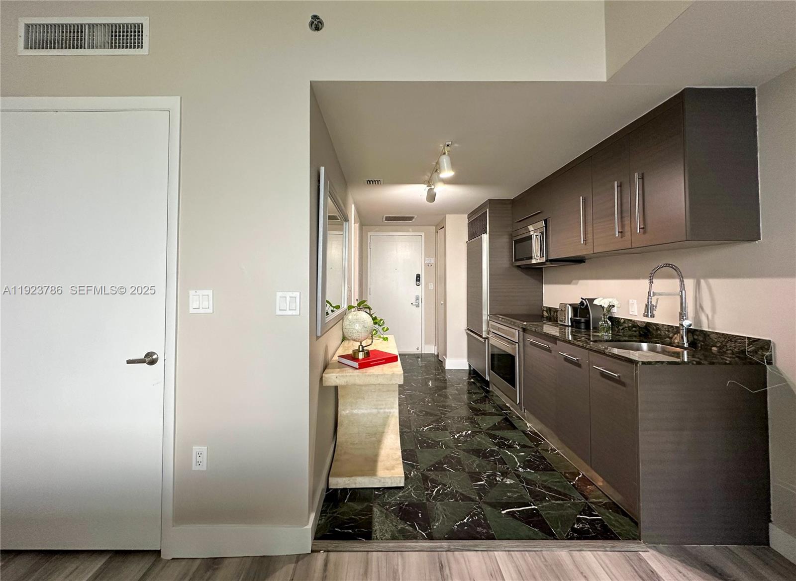 485 Brickell Ave #4405 Miami, FL 33131