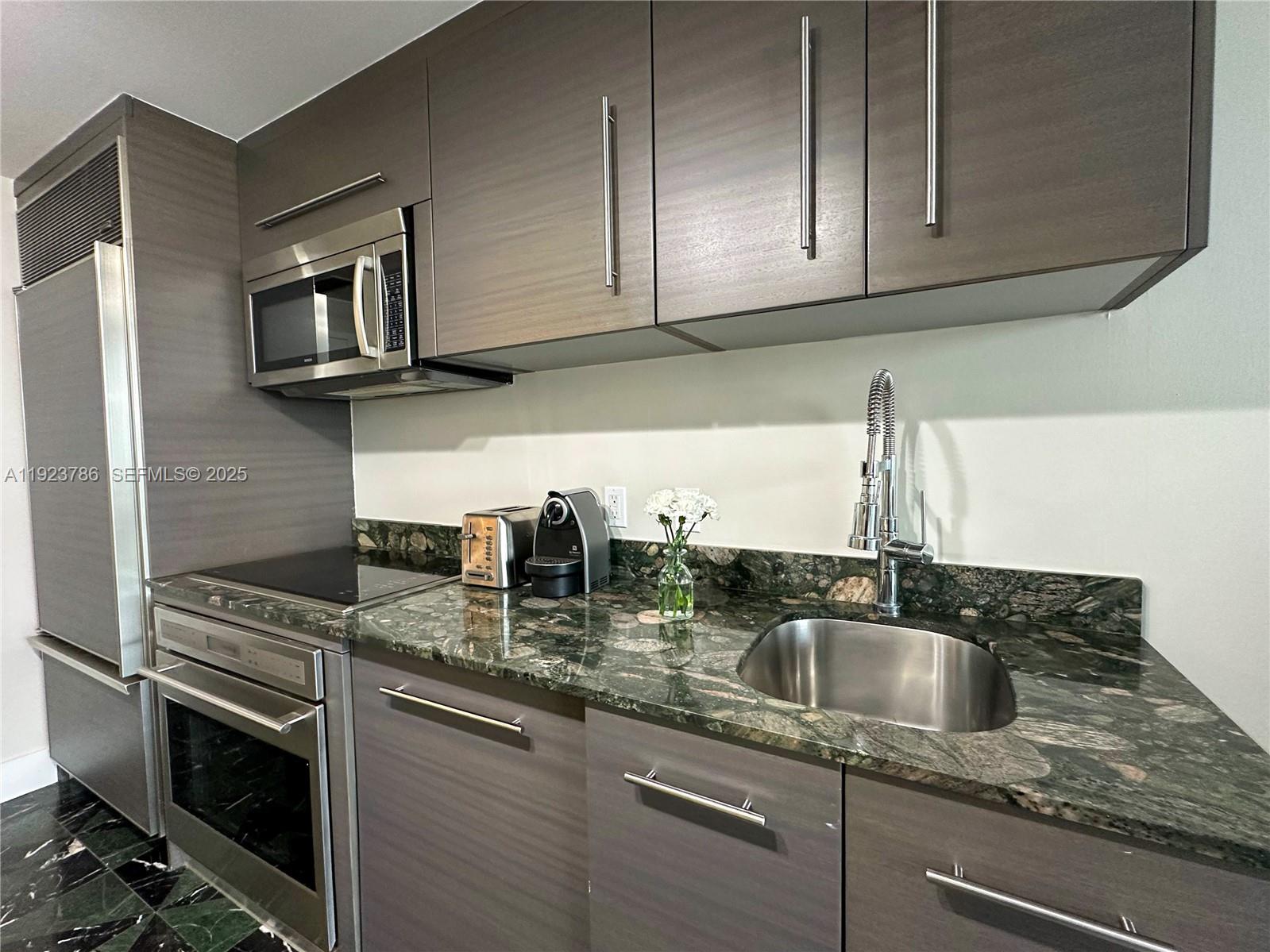 485 Brickell Ave #4405 Miami, FL 33131