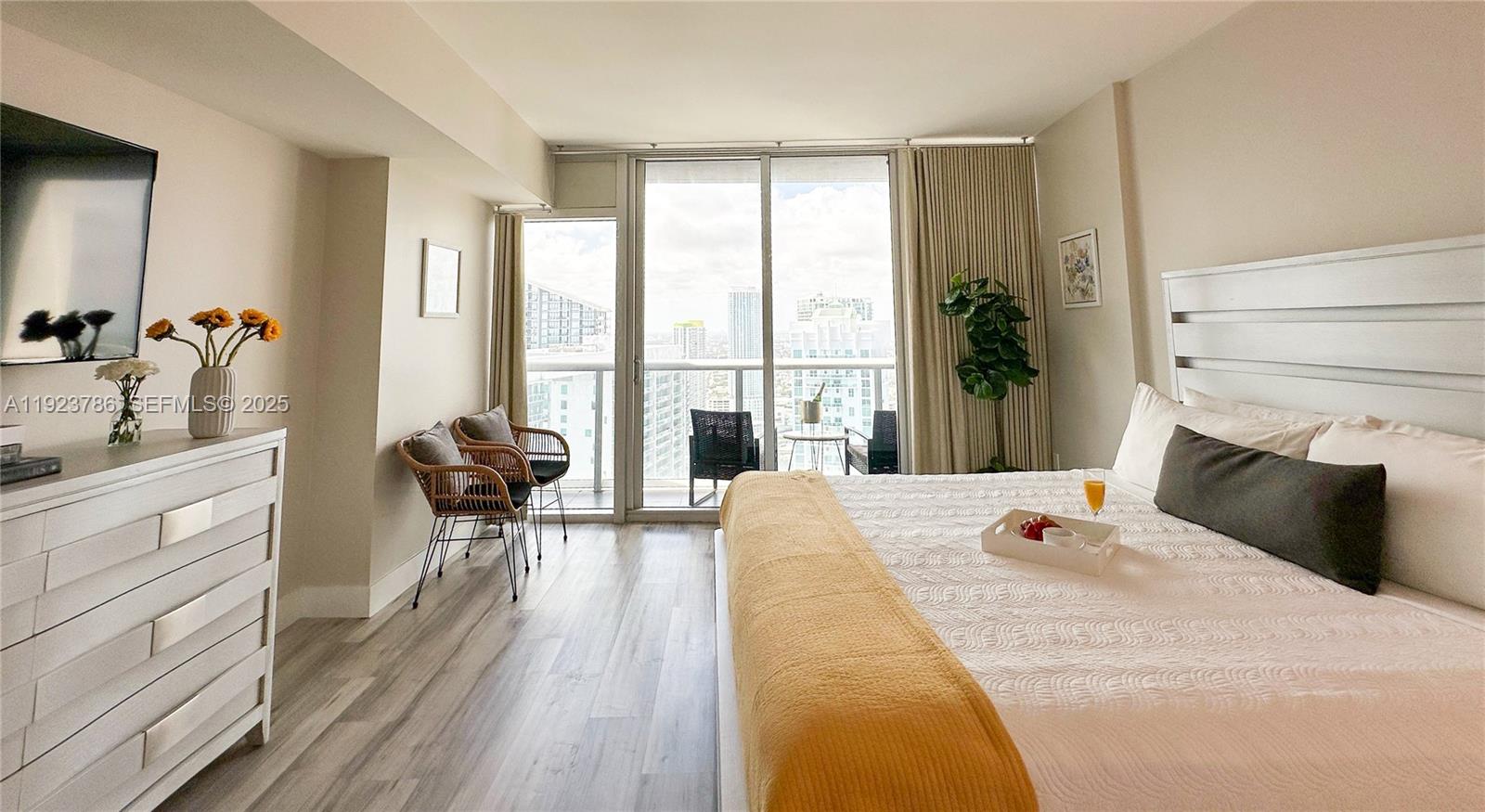 485 Brickell Ave #4405 Miami, FL 33131