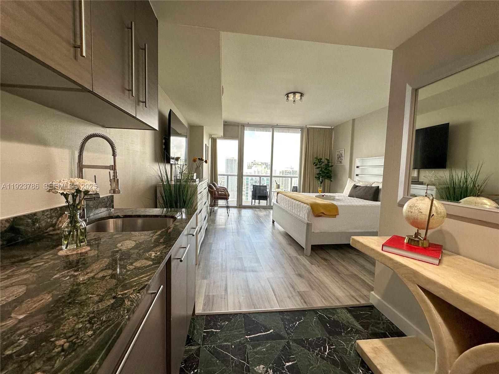 485 Brickell Ave #4405 Miami, FL 33131