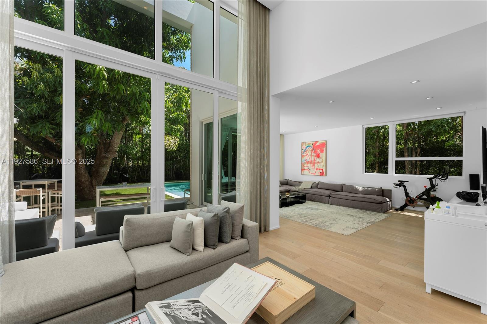 335 W 46th St Miami Beach, FL 33140