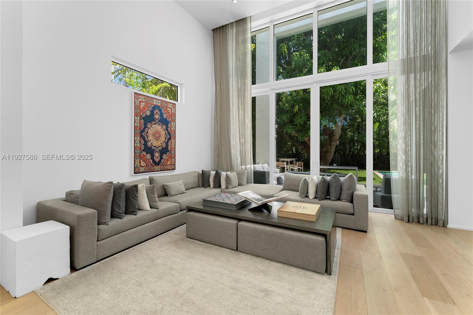 335 W 46th St Miami Beach, FL 33140