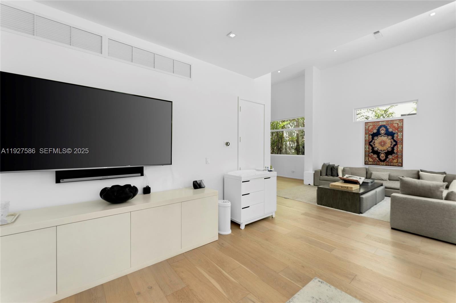 335 W 46th St Miami Beach, FL 33140