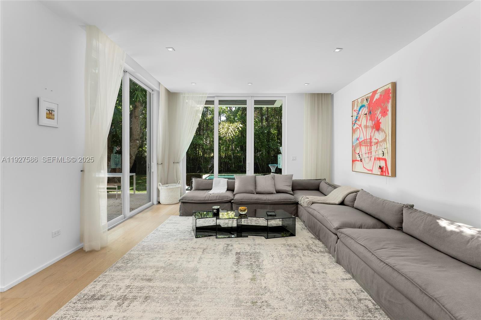 335 W 46th St Miami Beach, FL 33140