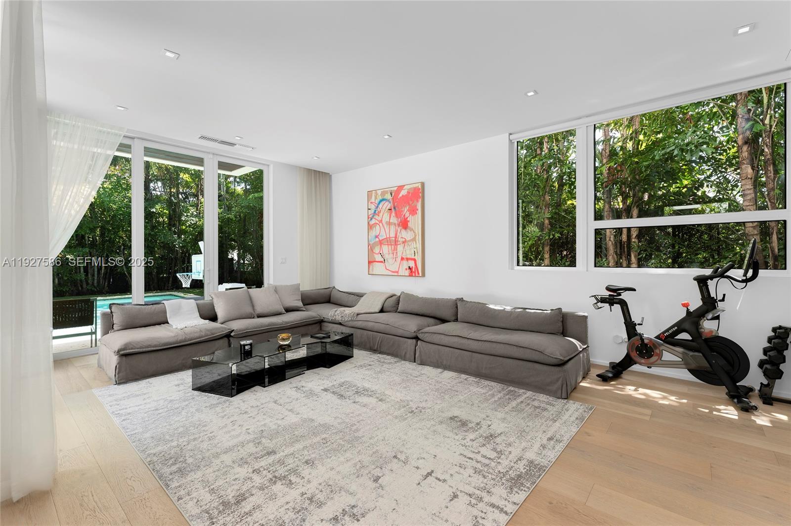 335 W 46th St Miami Beach, FL 33140