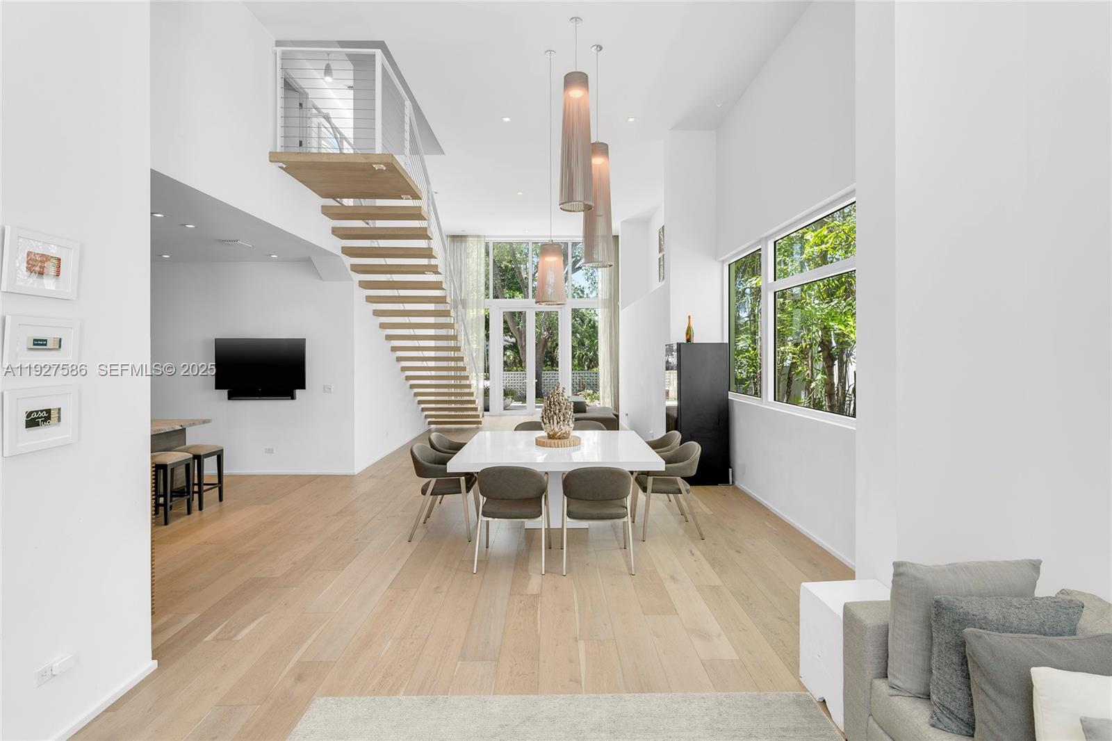 335 W 46th St Miami Beach, FL 33140