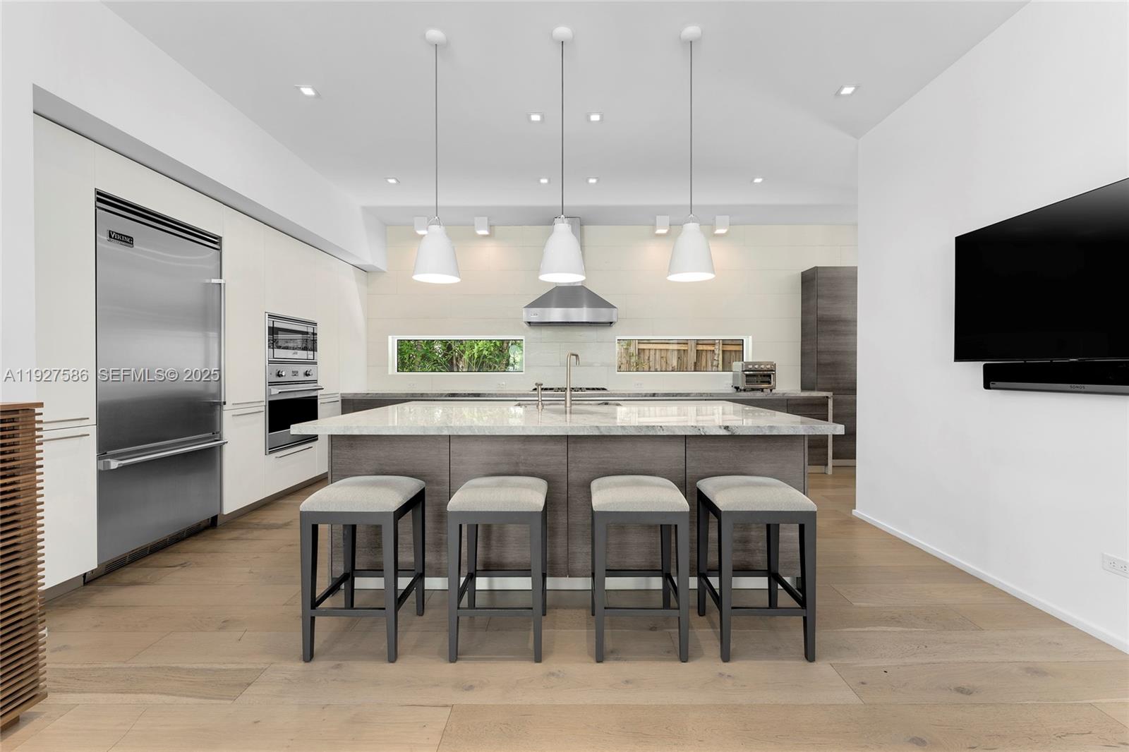 335 W 46th St Miami Beach, FL 33140