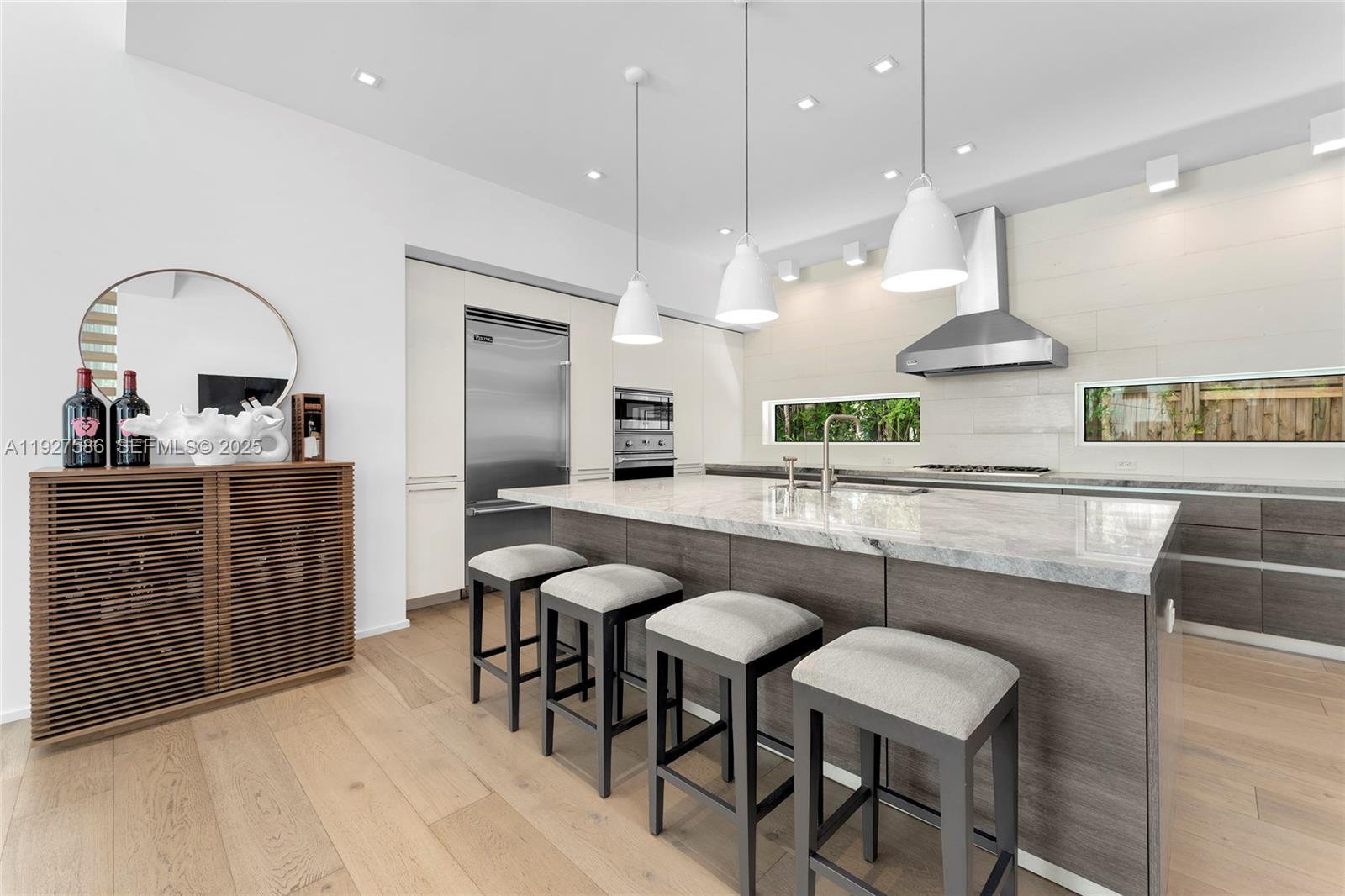 335 W 46th St Miami Beach, FL 33140