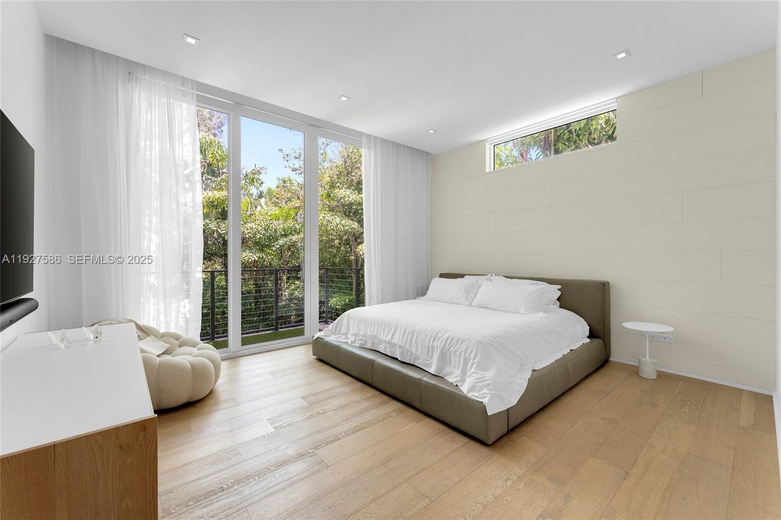 335 W 46th St Miami Beach, FL 33140