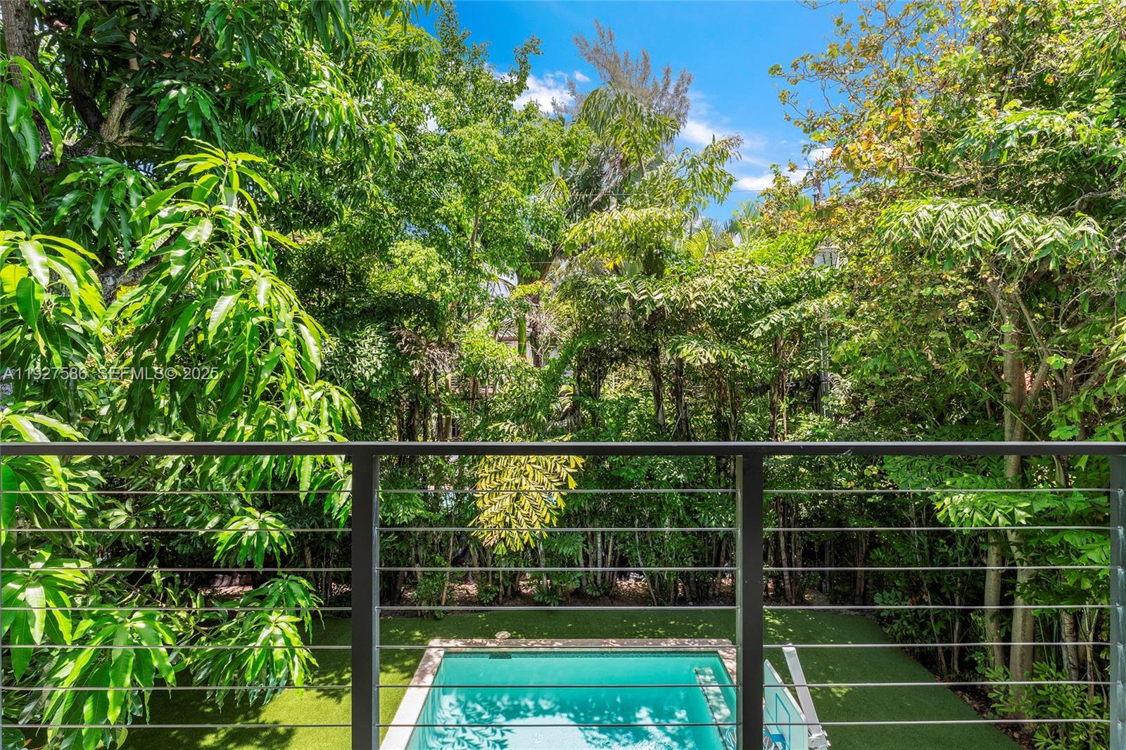 335 W 46th St Miami Beach, FL 33140