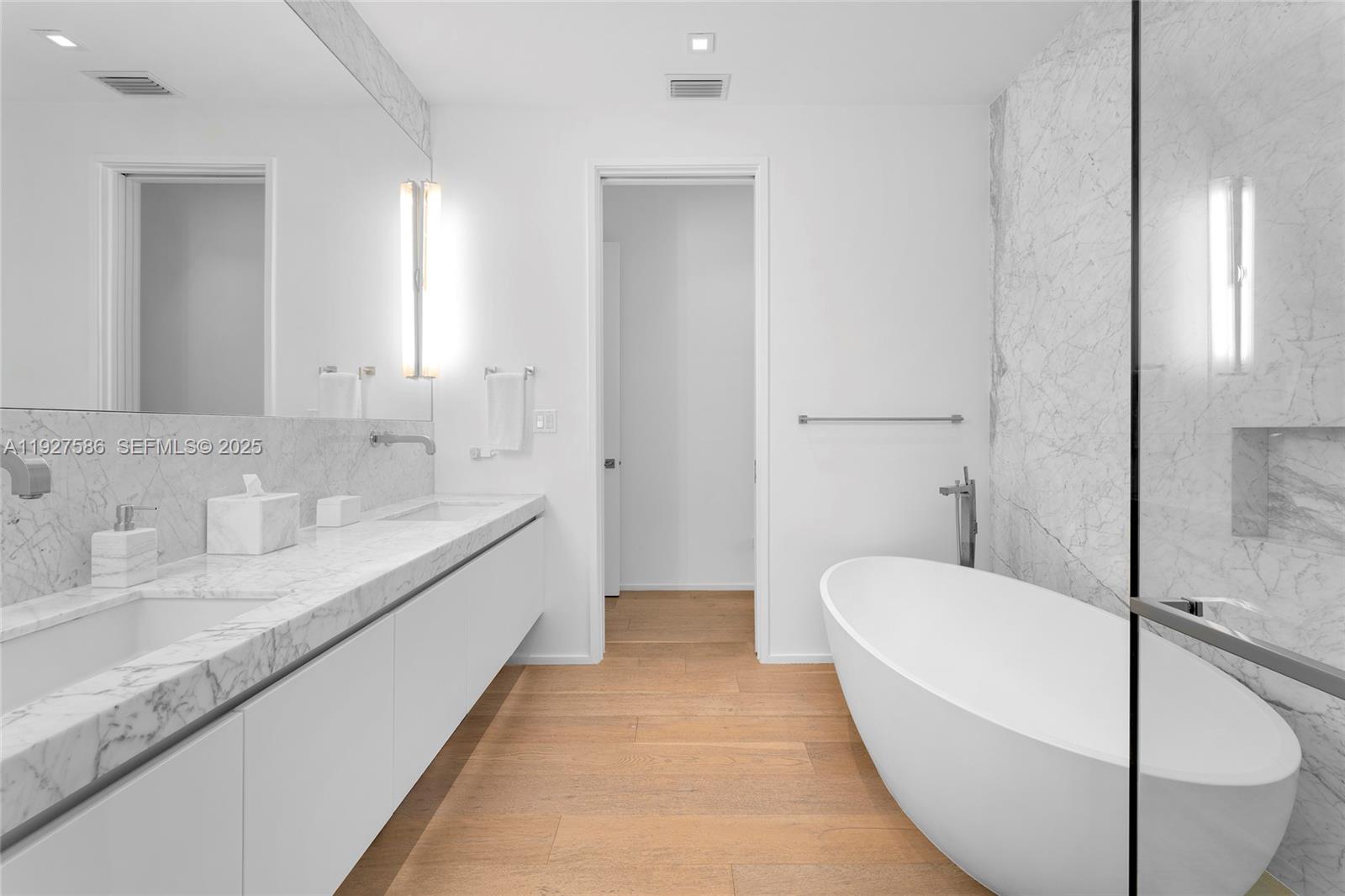 335 W 46th St Miami Beach, FL 33140