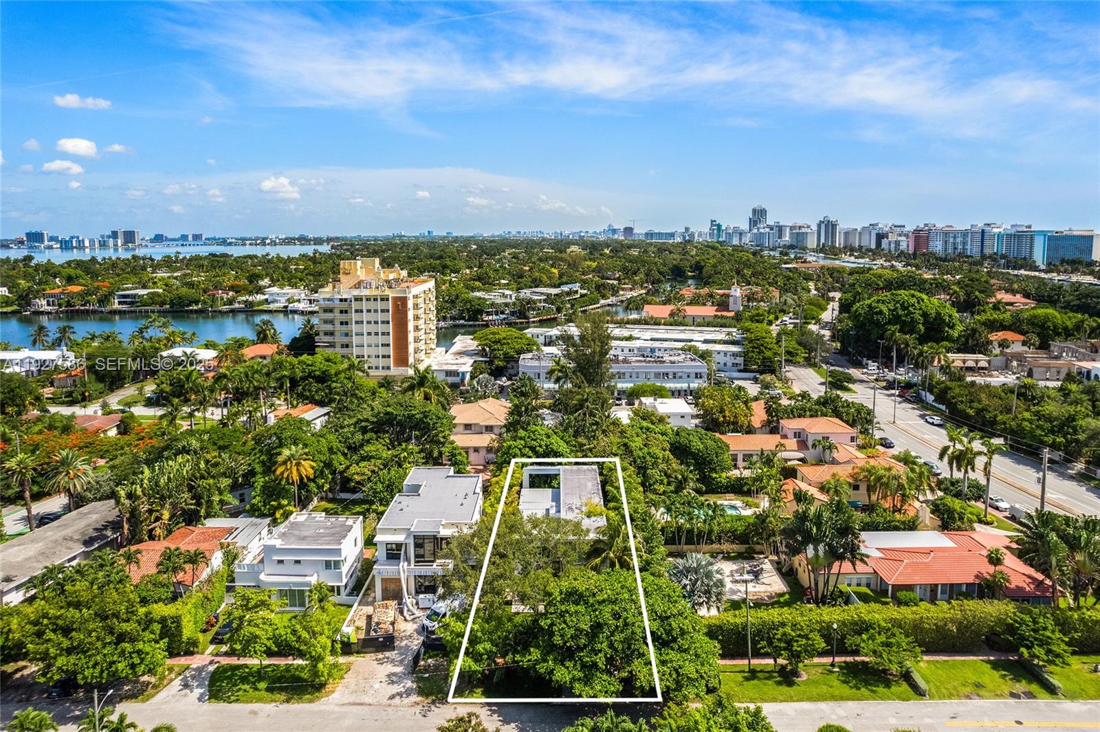 335 W 46th St Miami Beach, FL 33140