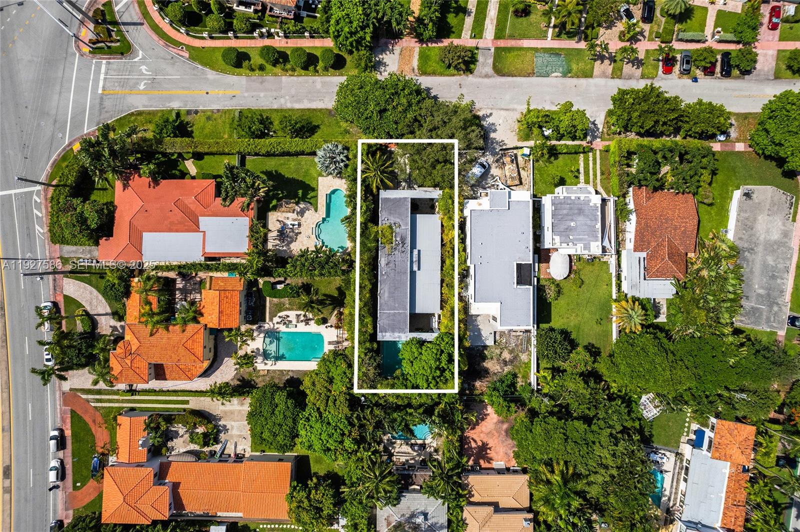 335 W 46th St Miami Beach, FL 33140