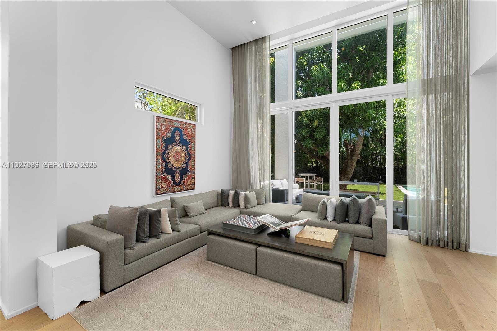 335 W 46th St Miami Beach, FL 33140