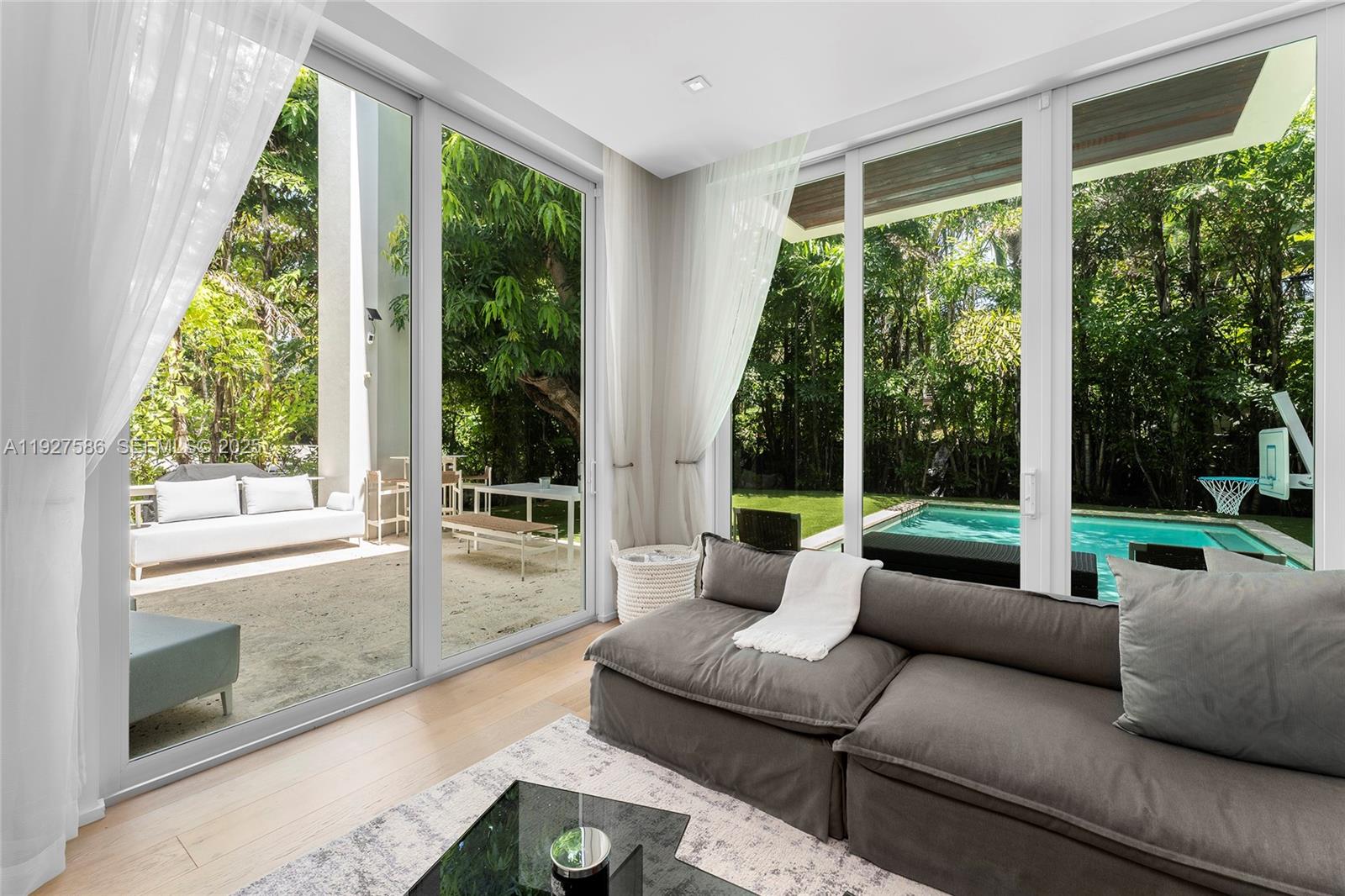 335 W 46th St Miami Beach, FL 33140