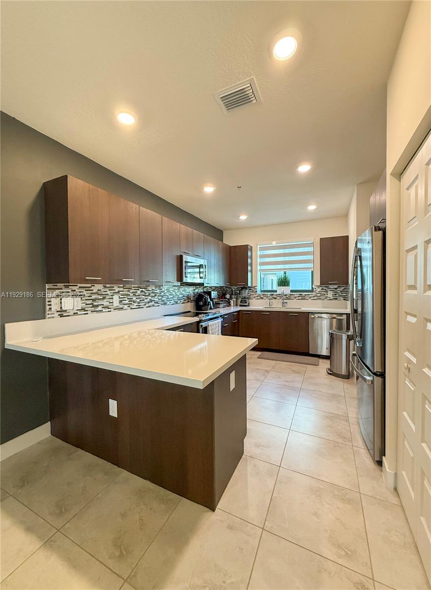 4654 NW 84th Ave Doral, FL 33166