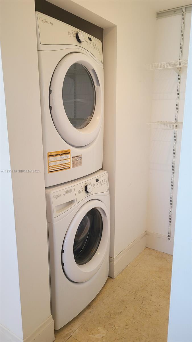 image 1000 Venetian Way10