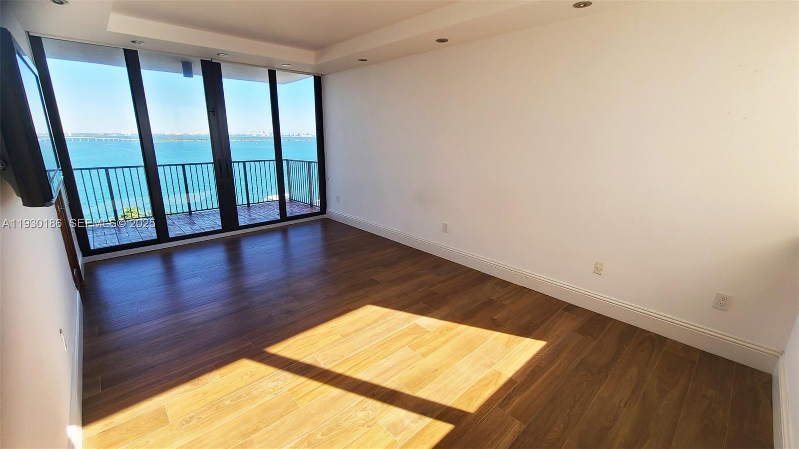 image 1000 Venetian Way12