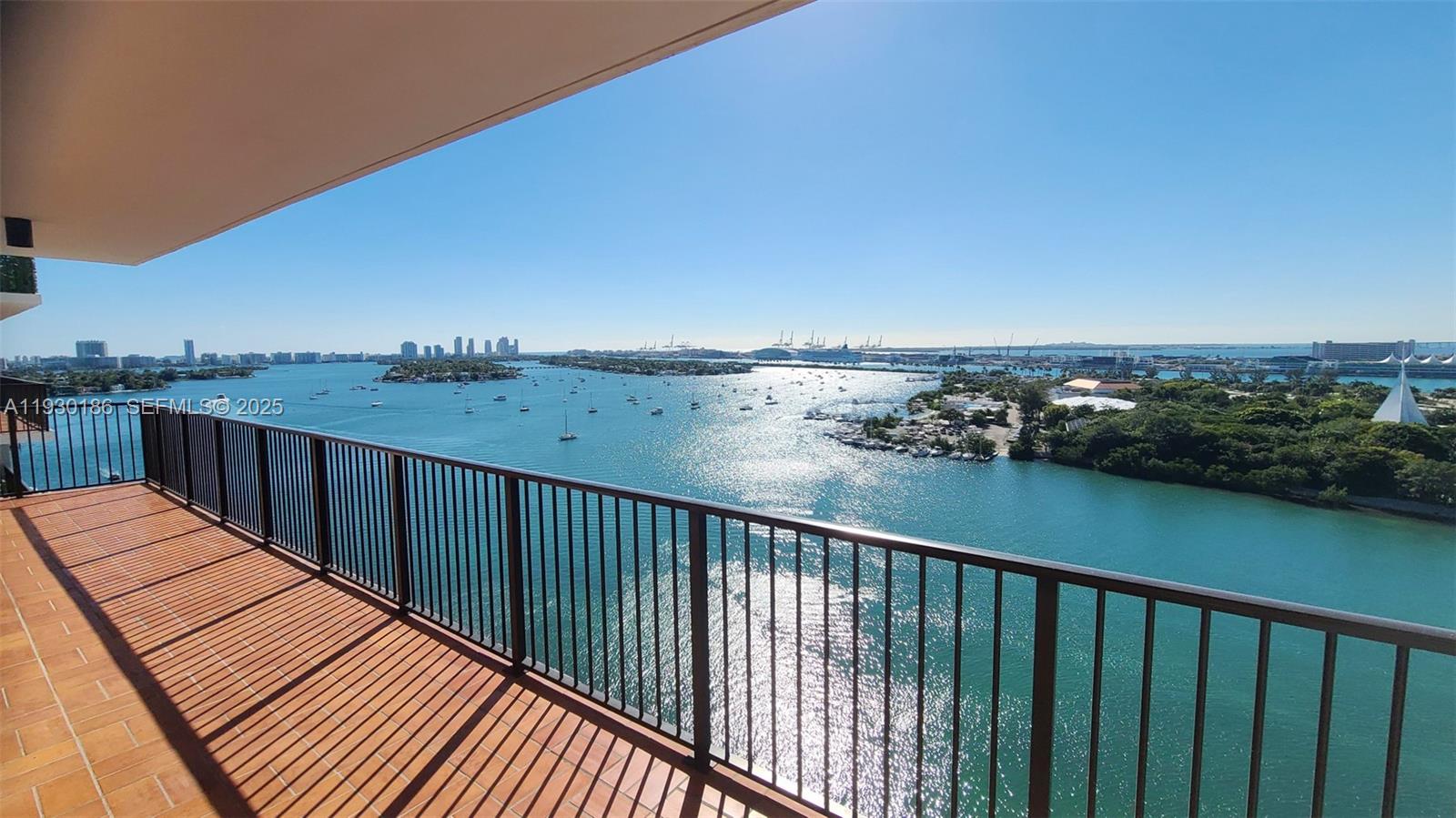 image 1000 Venetian Way1