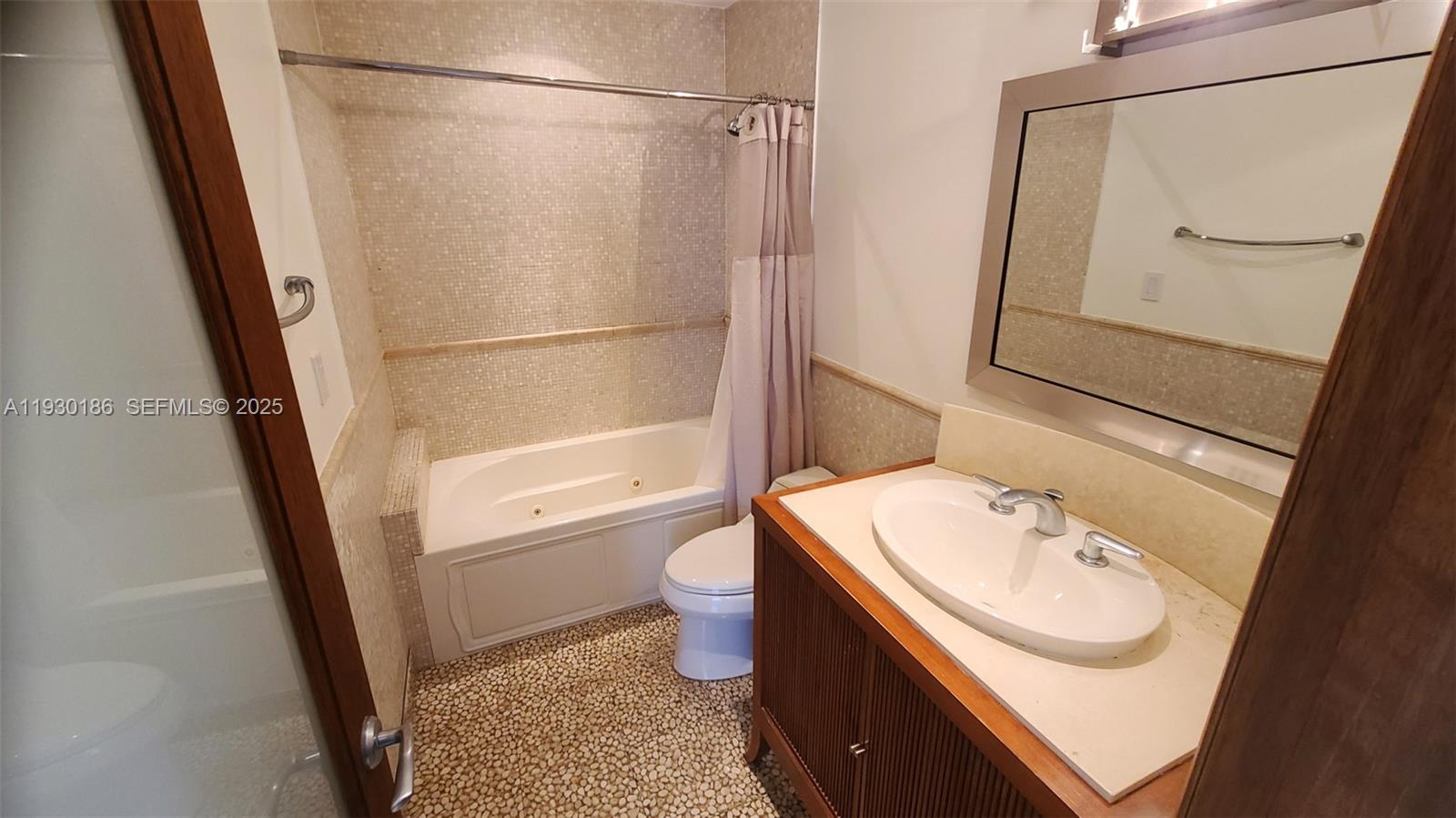 image 1000 Venetian Way21