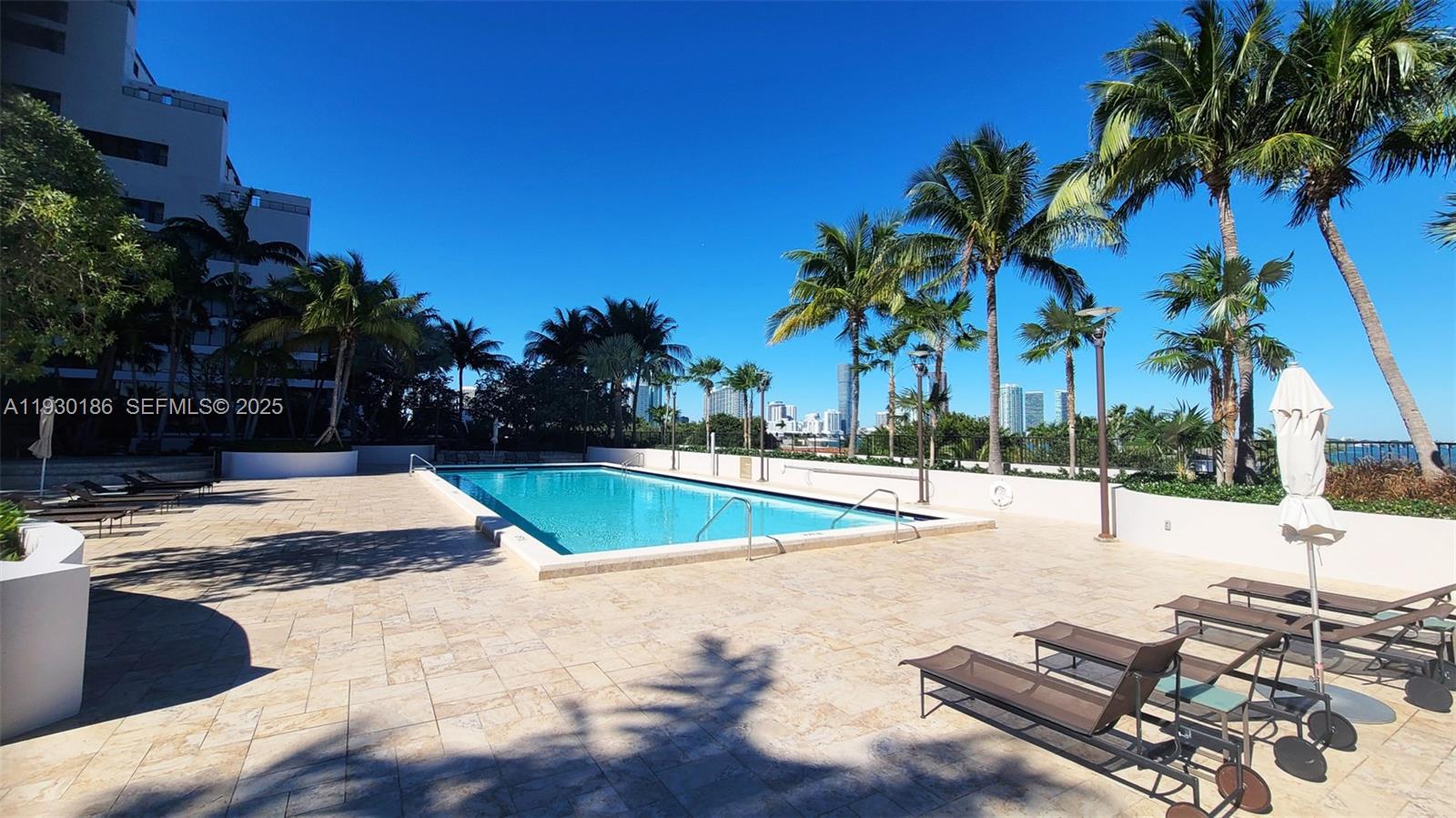 image 1000 Venetian Way25