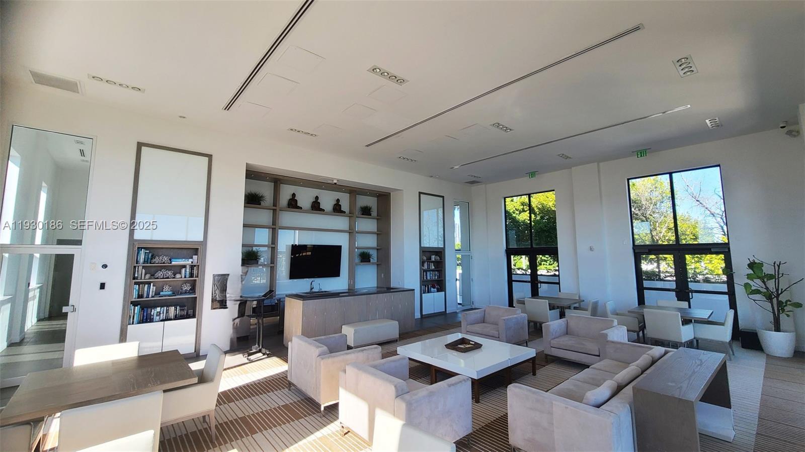 image 1000 Venetian Way29