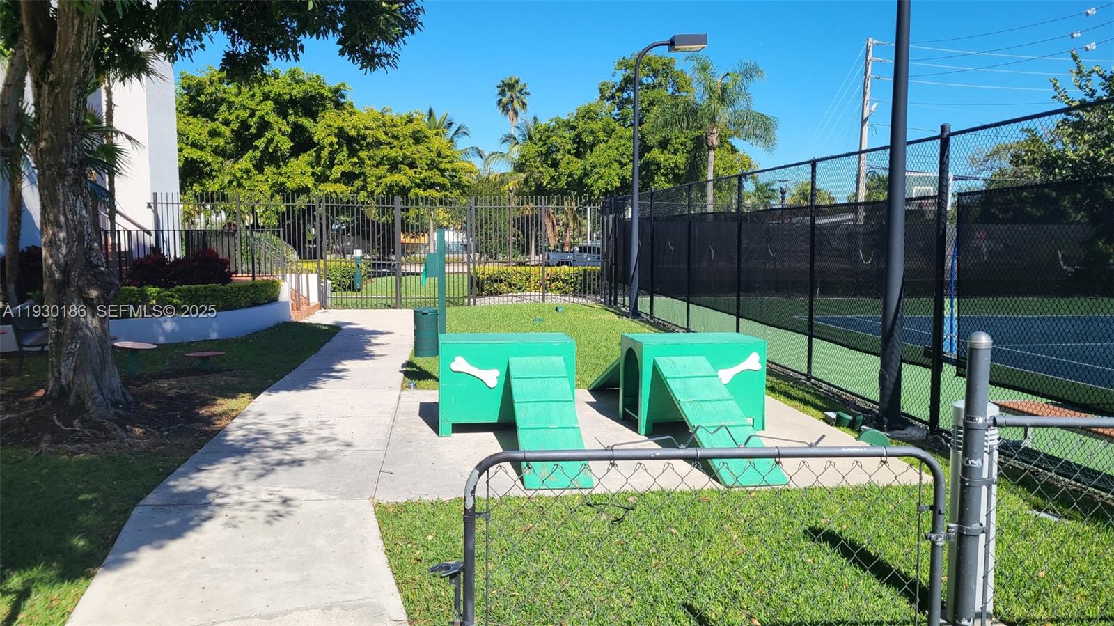 image 1000 Venetian Way31