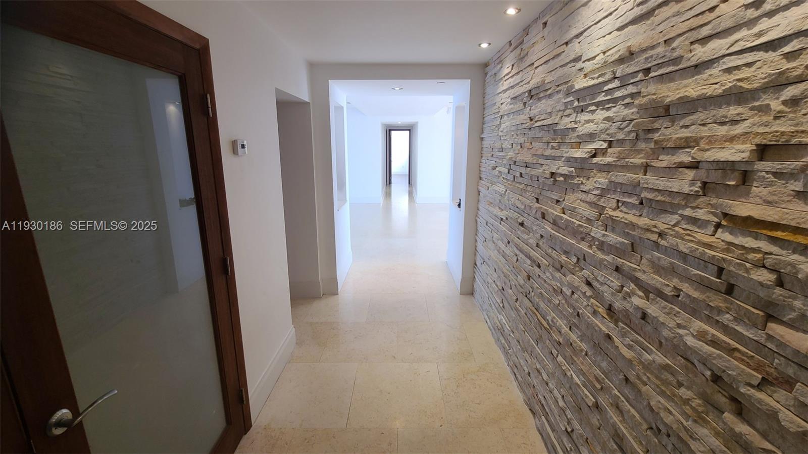 image 1000 Venetian Way3