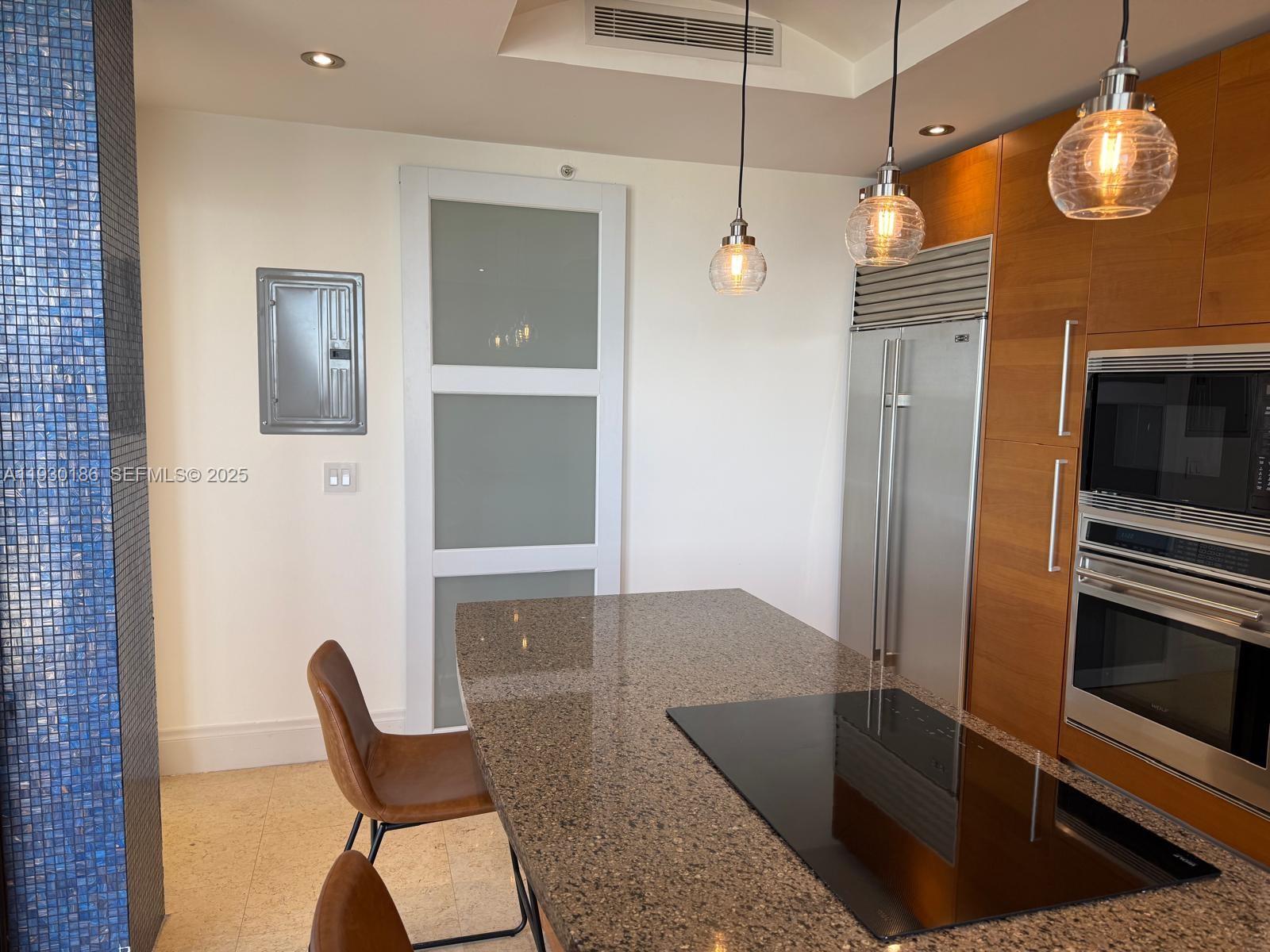 image 1000 Venetian Way8