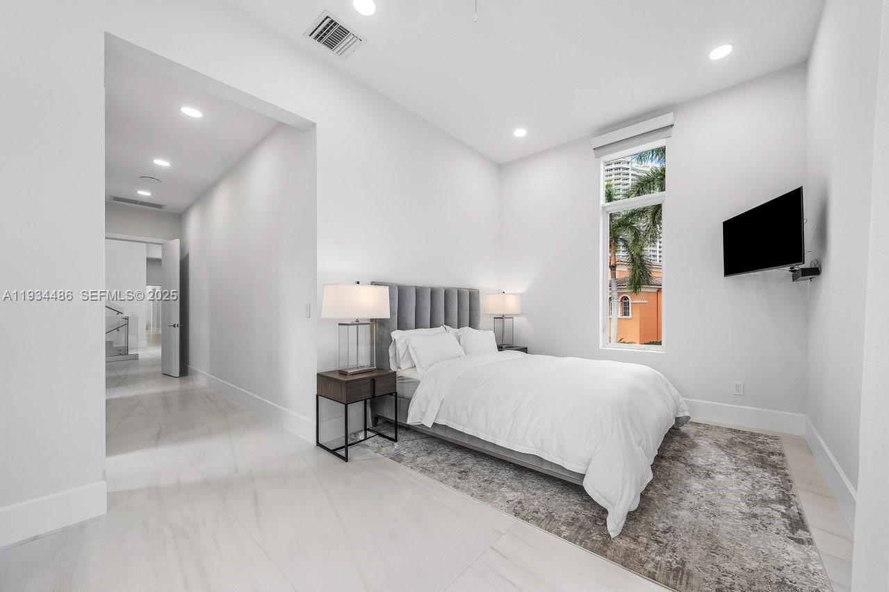 3912 Island Estates Dr Aventura, FL 33160