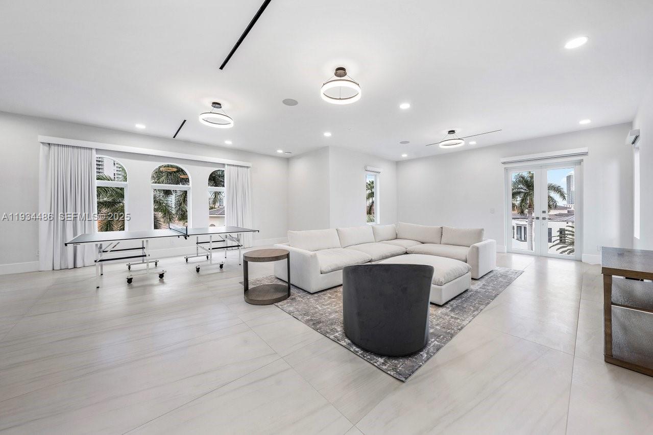 3912 Island Estates Dr Aventura, FL 33160