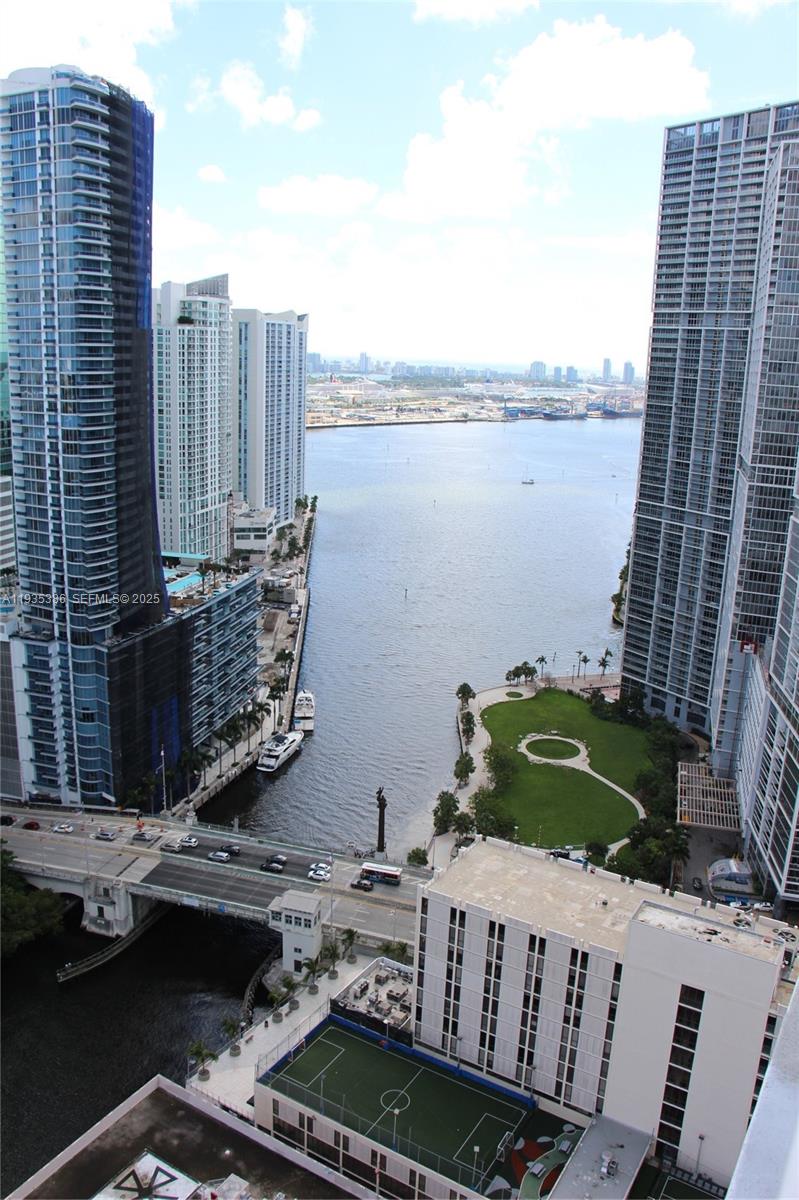 image Brickell on the River South1