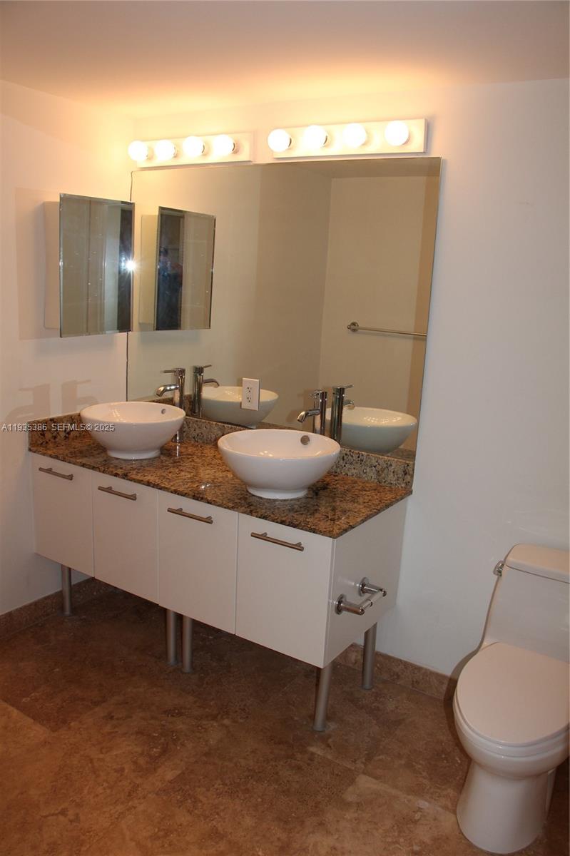 image Brickell on the River South25