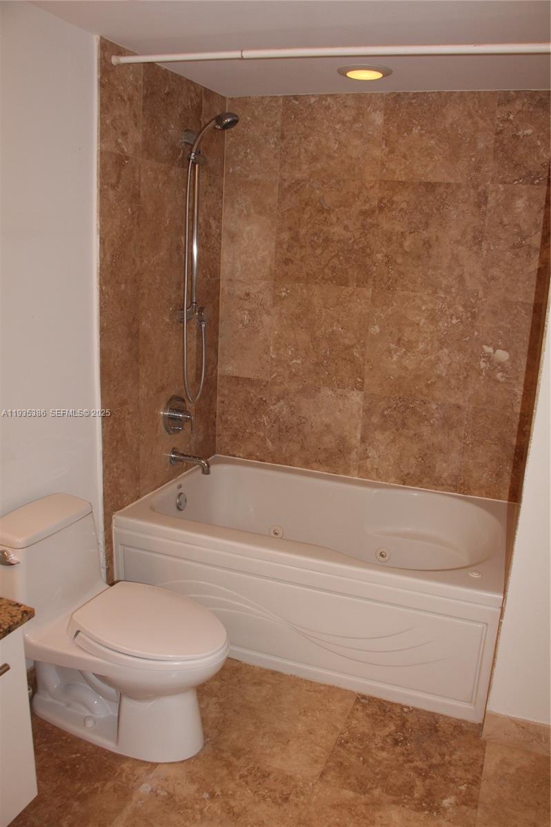 image Brickell on the River South26