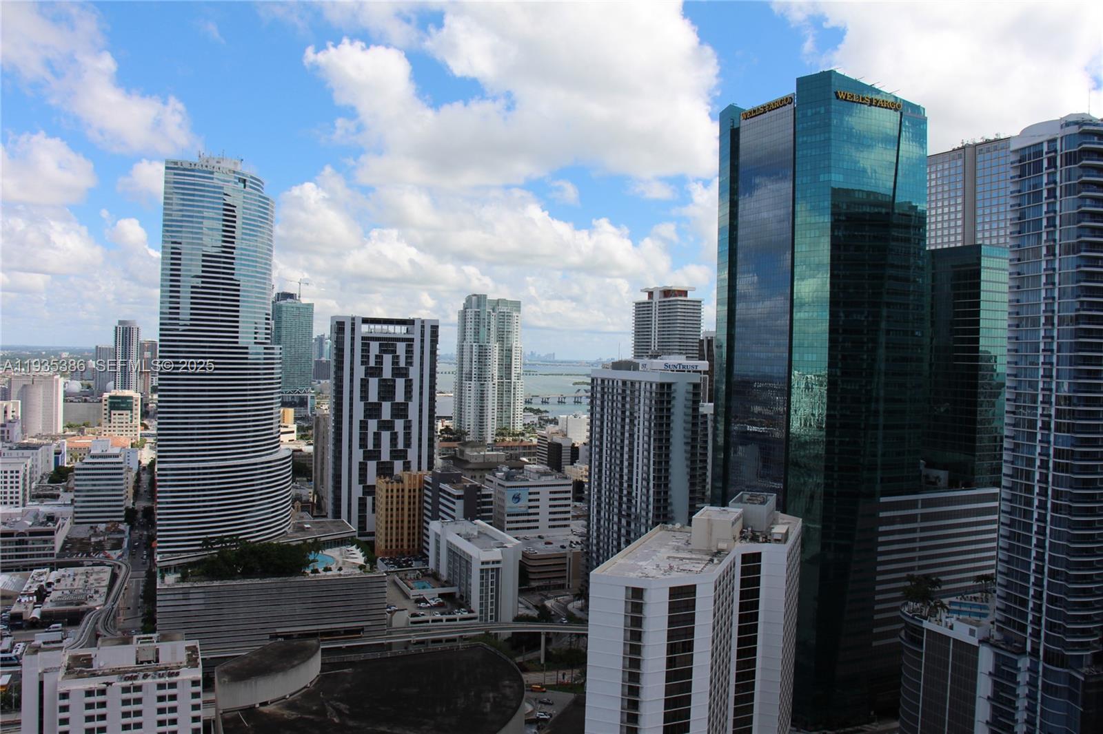 image Brickell on the River South2