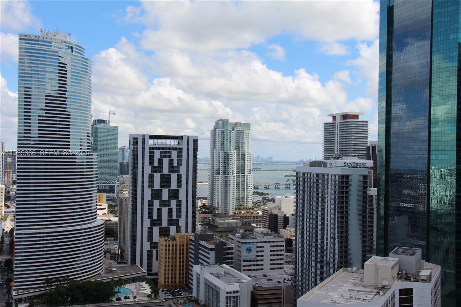 image Brickell on the River South3