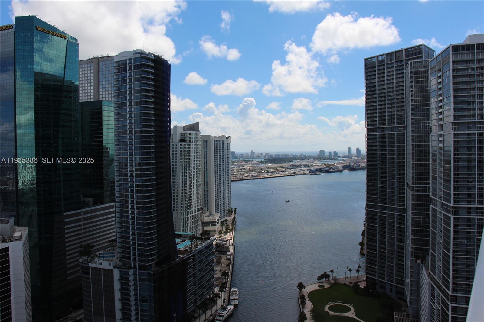 image Brickell on the River South5