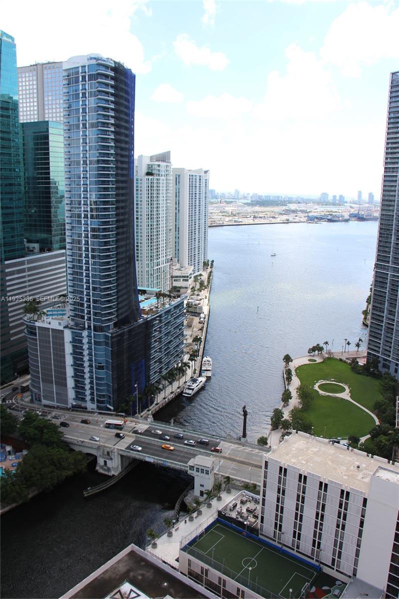 image Brickell on the River South6