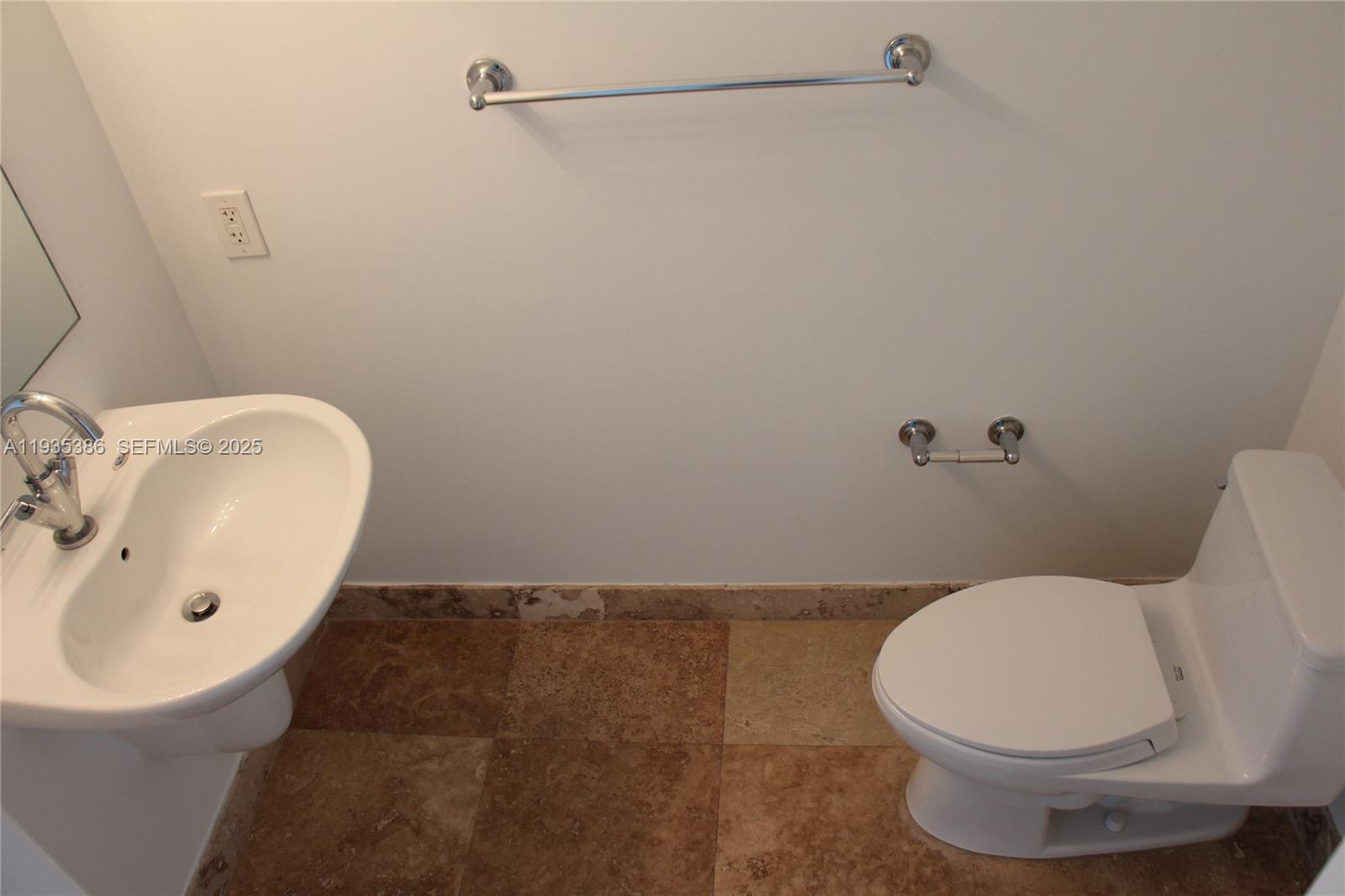 image Brickell on the River South8