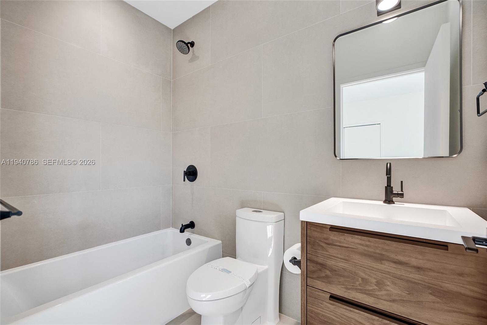 3073 Hibiscus St Miami, FL 33133