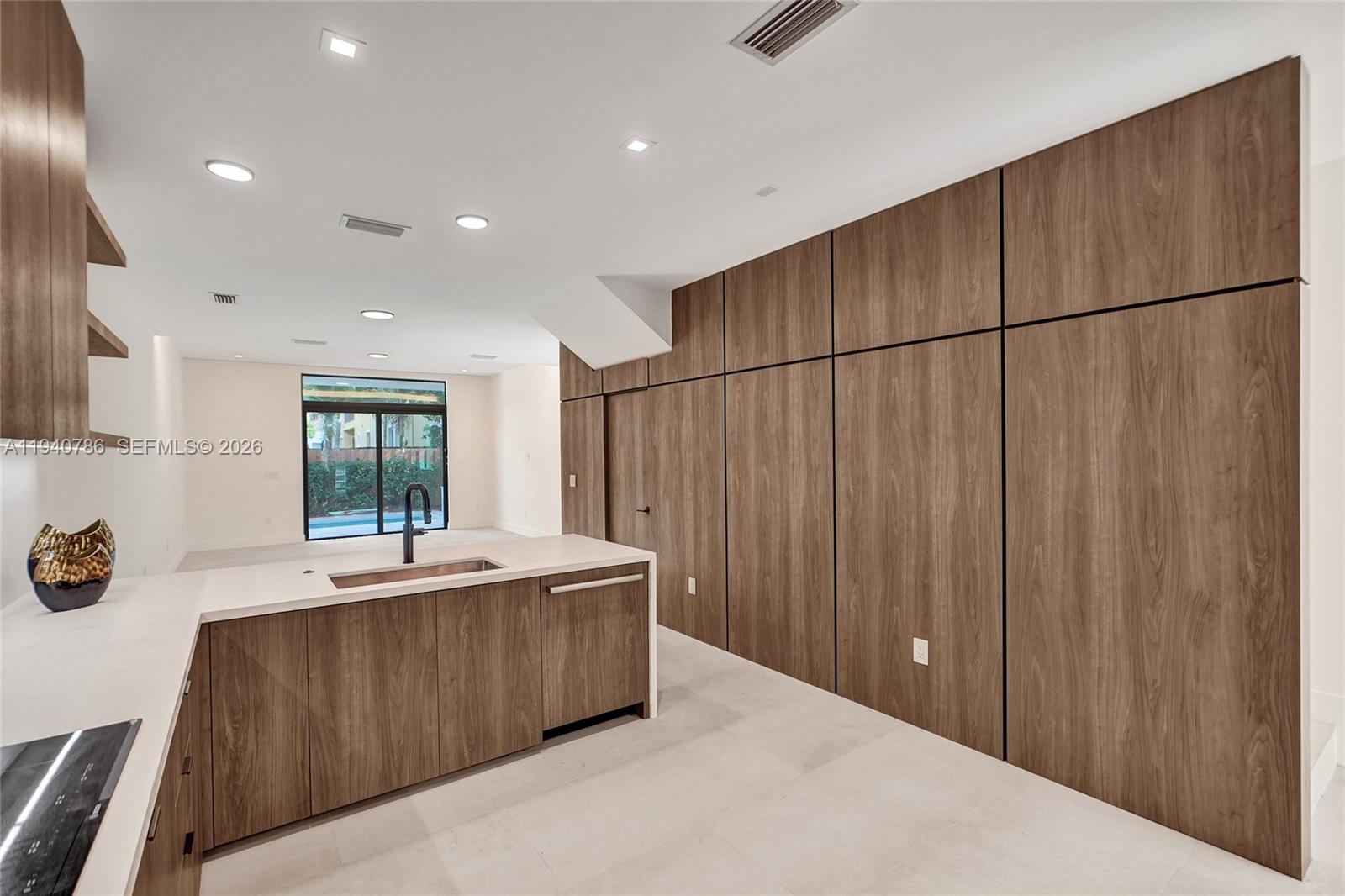 3073 Hibiscus St Miami, FL 33133